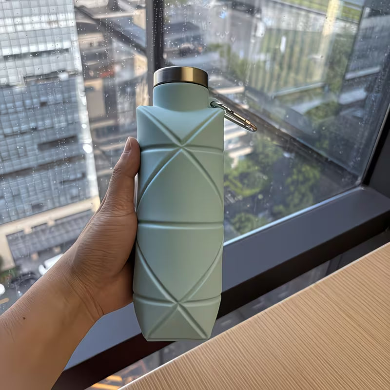 700ML Diamond-Shaped Water Bottle with Collapsible Silicone Cup in random color